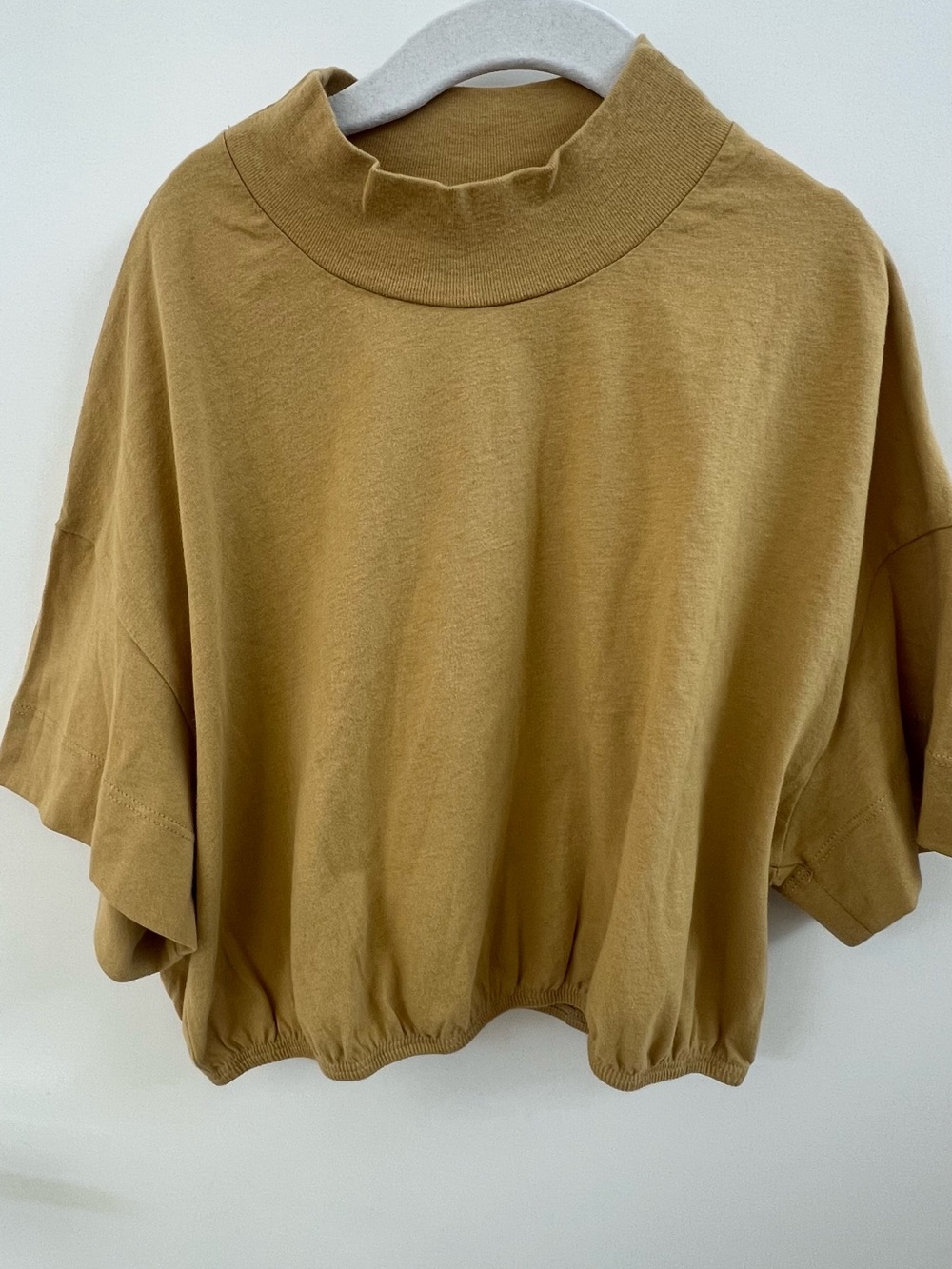 ALO Yoga Cropped Mock Neck Top in Camel Brown